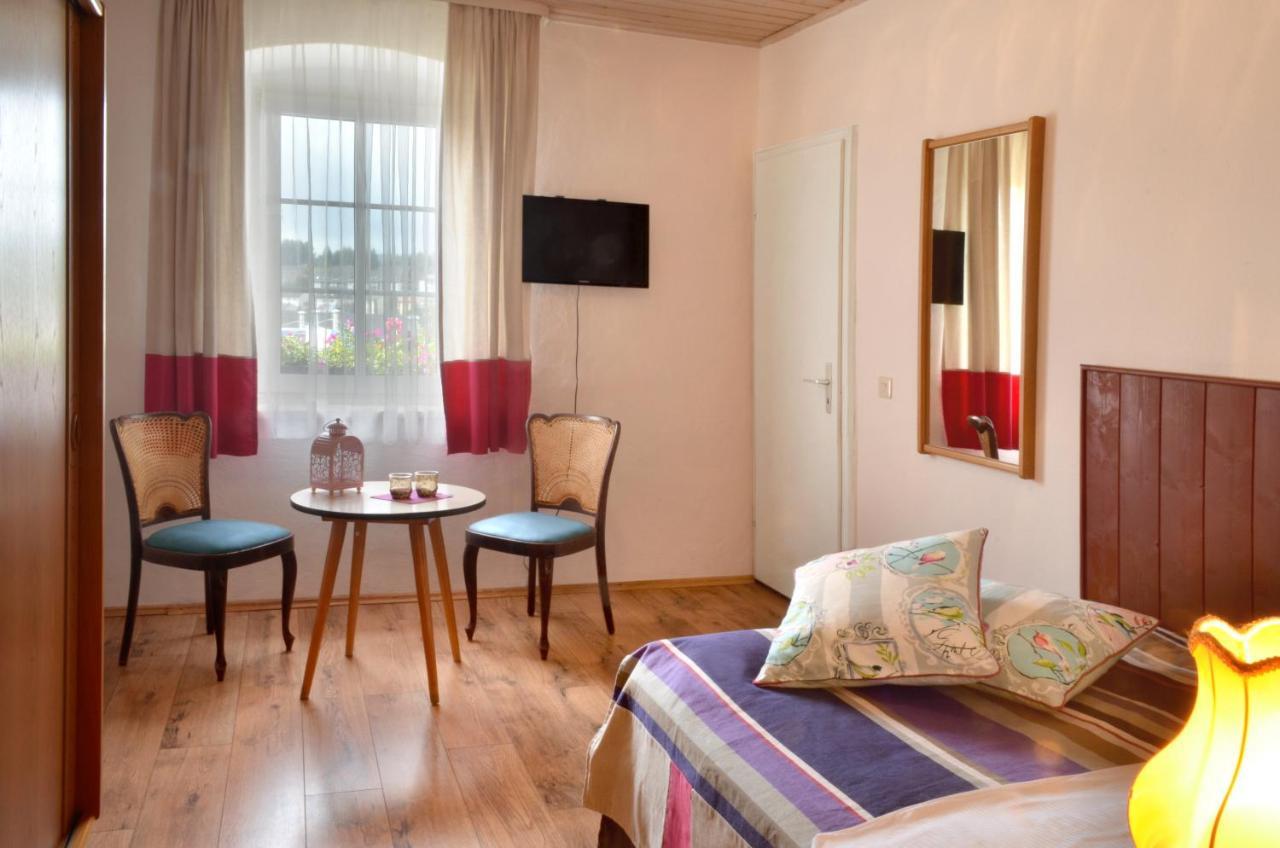 Gasthof Deutscher Adler Und Hotel Puchtler บิชอฟสกรุน ภายนอก รูปภาพ