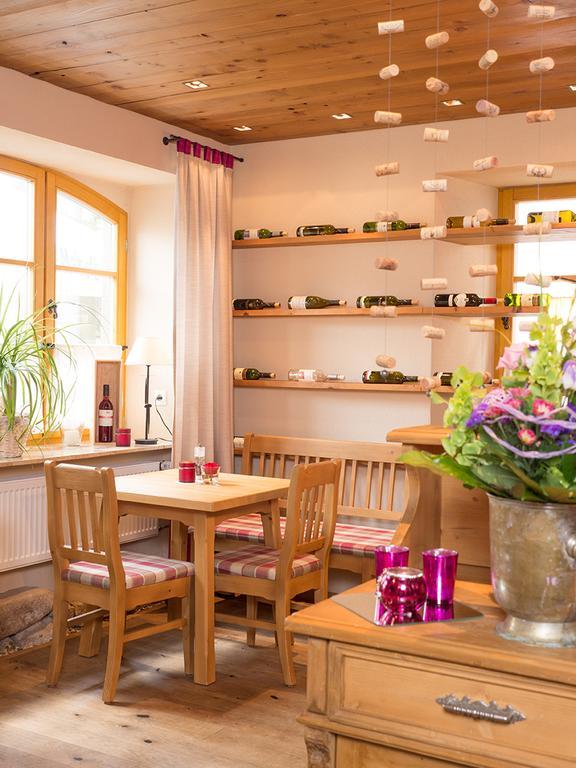 Gasthof Deutscher Adler Und Hotel Puchtler บิชอฟสกรุน ภายนอก รูปภาพ